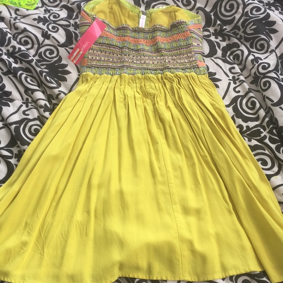 Dress - Picture 2 of 3